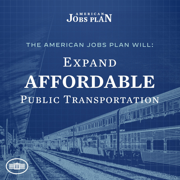 Plakat mit einem Zug auf einem Bahngleis mit mehreren Menschen in der Nähe, begleitet von Text, der "The American Jobs Plan Will Expand Affordable Public Transportation" lautet.