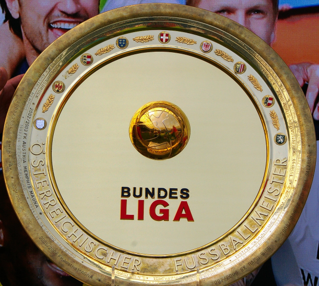 Harry Kane holt sich die 'Goldene Schale' der Bundesliga, erzielt 36 Tore in einer Saison