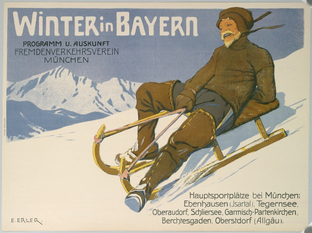 Plakat eines Mannes auf einem Schlitten in einer verschneiten Berglandschaft mit Text, wahrscheinlich Werbung für einen Winter in Bayern.
