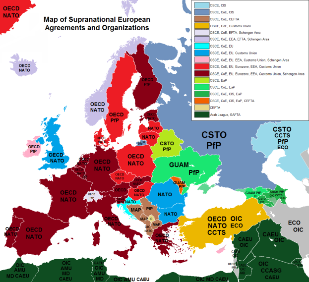 Eine Karte von Europa mit verschiedenen Farben, die Länder und ihre jeweiligen Vereinbarungen und Organisationen darstellen, begleitet von Text, der die Länder und beteiligten Länder nennt.