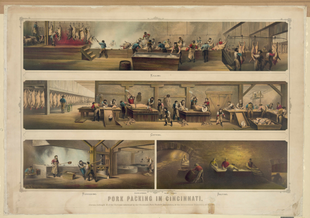 Gruppe von Menschen, die Schweinefleisch an Tischen in Cincinnati, Ohio, verpacken, mit verstreuten Gegenständen und Text unten.