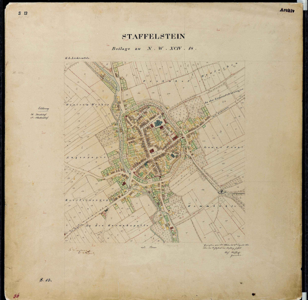 Alte detaillierte Karte von Staffelstein, Deutschland, mit Straßen, Gebäuden und Sehenswürdigkeiten auf schwarzem Hintergrund.