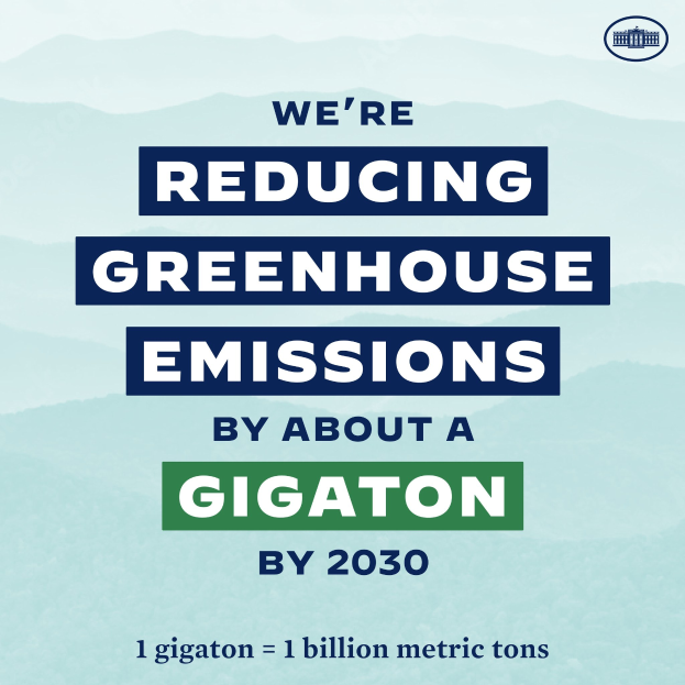 Plakat mit Text und Logo, das "Wir reduzieren die Treibhausgasemissionen um etwa eine Gigatonne bis 2030." zeigt.