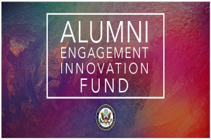 Buntes Hintergrundbild mit dem 'Alumni Engagement Innovation Fund'-Logo in der Mitte und umgeben von dessen Text.