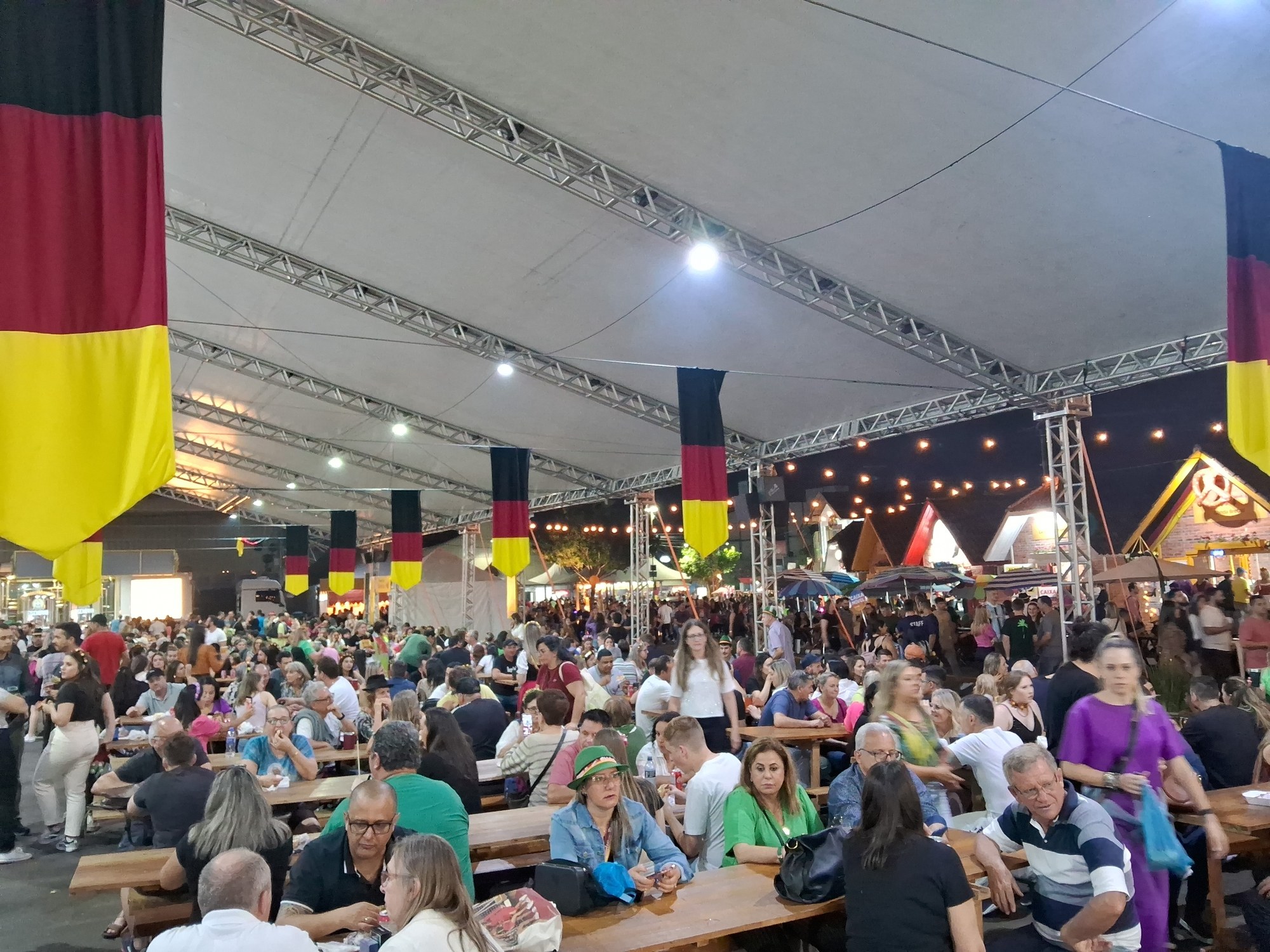 Münchner Schönheitschirurgin lädt Kimmich und VIPs ein: Oktoberfest bekommt einen neuen Promi-Zelt