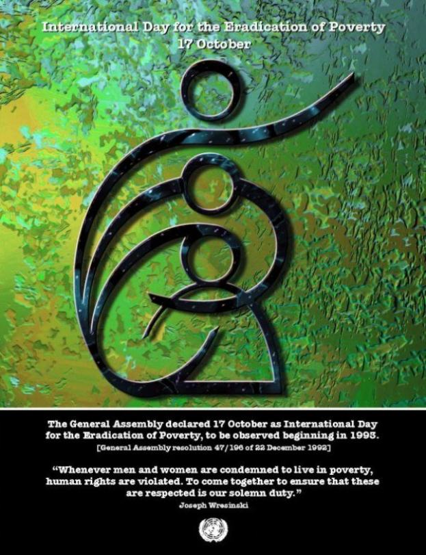 Plakat zum Internationalen Tag zur Beseitigung der Armut mit einem kreisförmigen Logo, das eine Hand zeigt, die von Blättern umgeben ist, und einer fetten weißen Schrift, die 'Internationaler Tag' auf einem hellblauen Hintergrund mit einem weißen Rand.