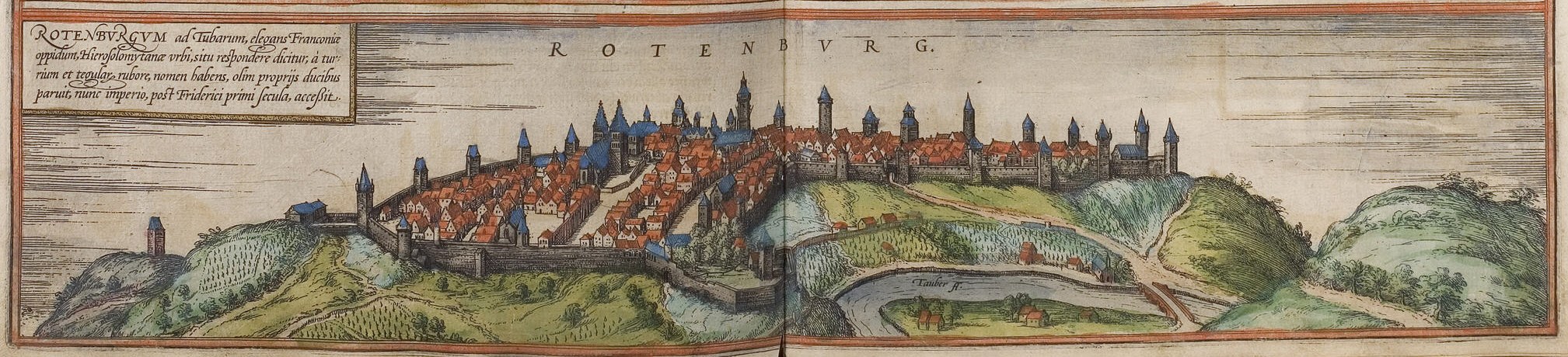Ein aufgeschlagenes Buch mit einer detaillierten Illustration von Rothenburg, Deutschland, das eine Stadtansicht mit hohen Gebäuden, gewundenen Straßen, Bäumen und einer Brücke zeigt, begleitet von einem Text, der "Rothenburg, Deutschland, aus dem Buch der Stunden" lautet.