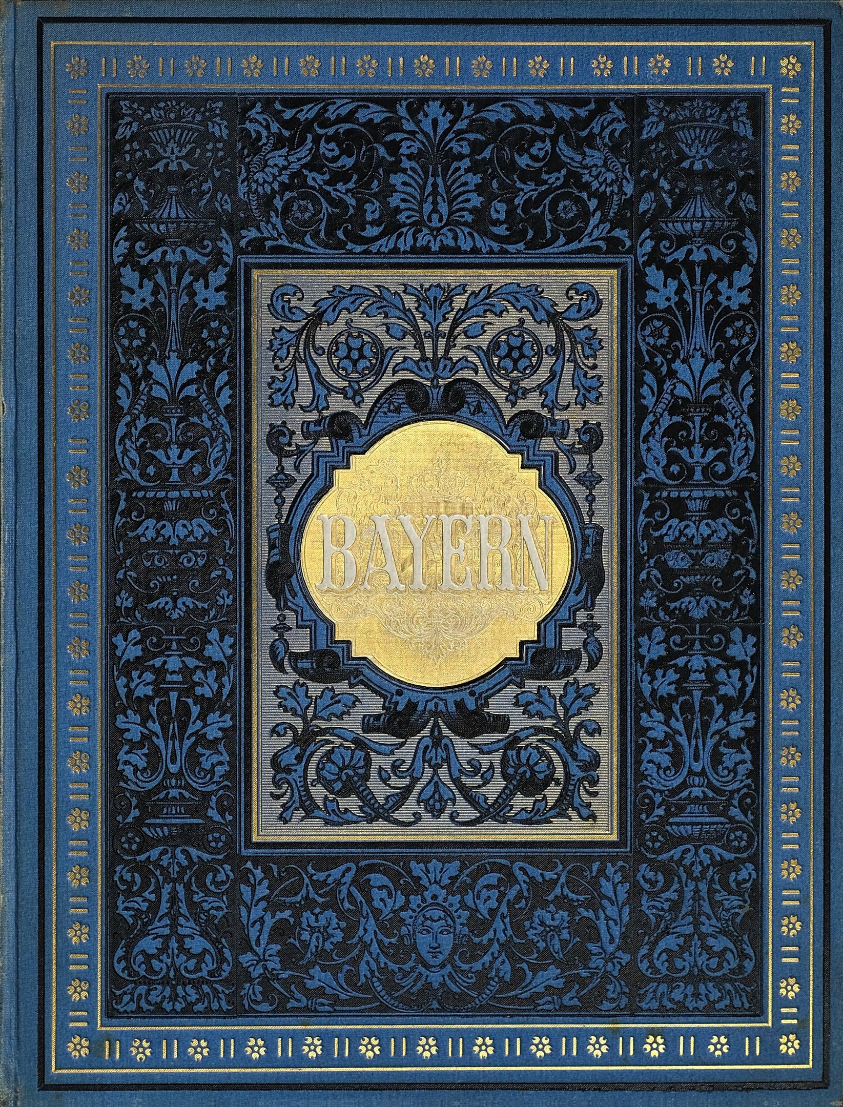 Ein blau-goldenes Buch mit dem Wort 'Bayern' auf dem Cover, das mit detailreichen Verzierungen versehen ist.