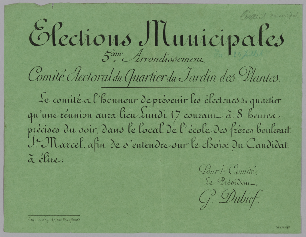 Ein grünes Papier mit der Aufschrift "Elections municipales" vor einem weißen Hintergrund.