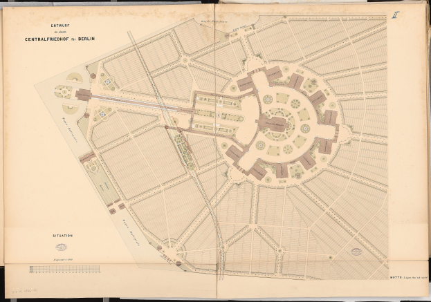 Ein detaillierter Stadtplan von Berlin aus einem alten Buch, der Straßen, Gebäude und Sehenswürdigkeiten mit begleitendem Text zeigt.