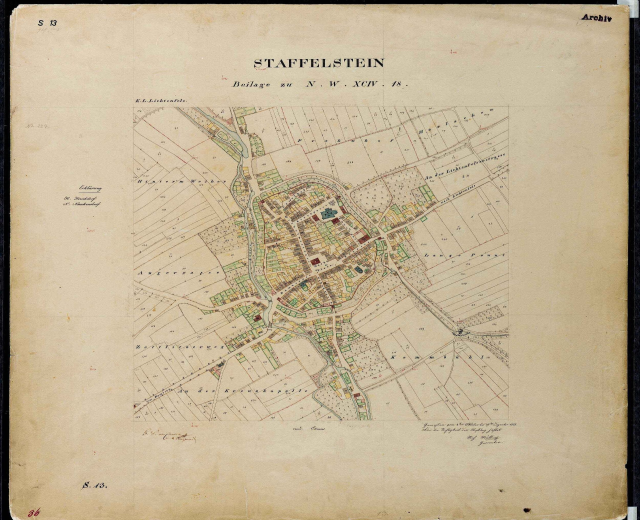 Ausführliche alte Karte von Staffelstein, Deutschland, auf schwarzem Hintergrund, die Straßen, Gebäude und Sehenswürdigkeiten zeigt.