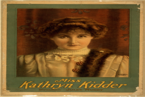 Ein altes Foto einer Frau mit warmem Lächeln, die ein weißes Kleid und einen gemusterten Schal trägt, ihre Haare zu einem Dutt gebunden und direkt in die Kamera schaut, mit dem Text "Miss Kathryn Kidder" unten.