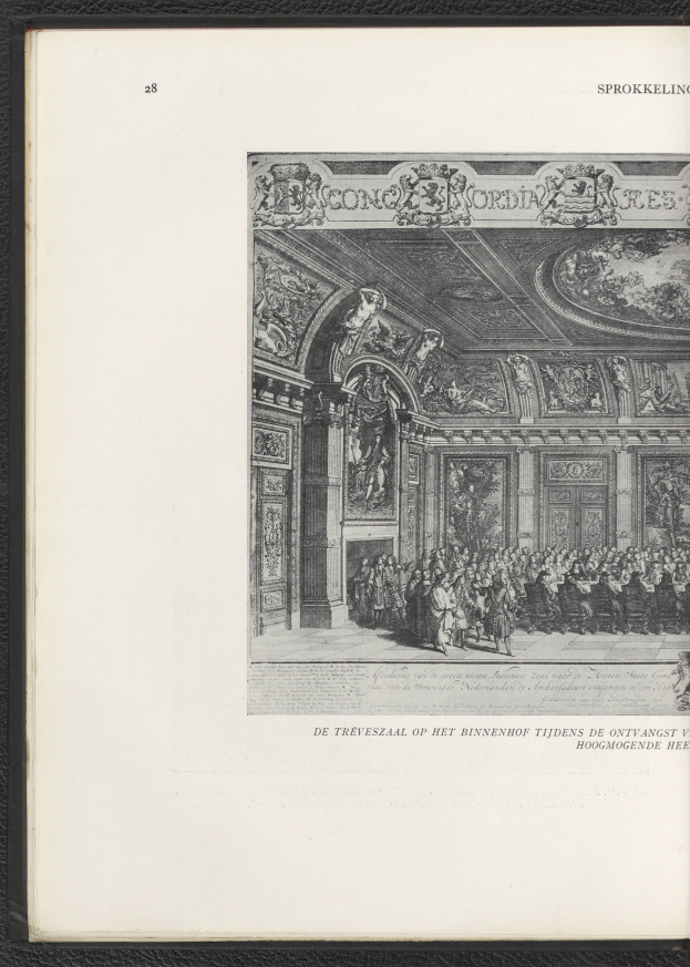 Ein aufgeschlagenes Buch mit einer detaillierten Illustration eines vollen Raumes mit Menschen, Skulpturen und Text auf den Seiten.
