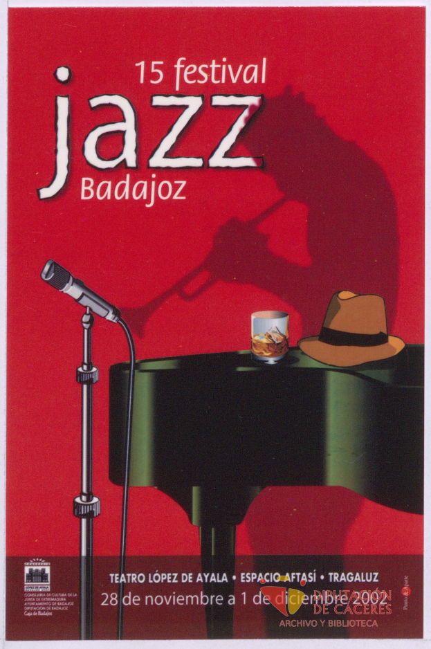 Plakat für das 15. Festival Jazz Badajoz mit einem Mikrofon, Hut und Glas auf einem Tisch mit Text, der Festivaldetails bereitstellt.