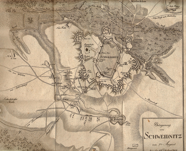 Detailierte alte Karte von Schweidnitz, Deutschland, zeigt Straßen, Gebäude und Sehenswürdigkeiten mit Texten, die Bevölkerung, Geschichte und kulturelle Informationen bereitstellen.