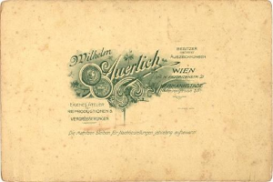 Deutsche Banknote mit einem Porträt von Wilhelm Auerlich Wien in einem Anzug und Krawatte, mit dem Text "Wilhelm Auerlich Wien" sichtbar; weißer Hintergrund.