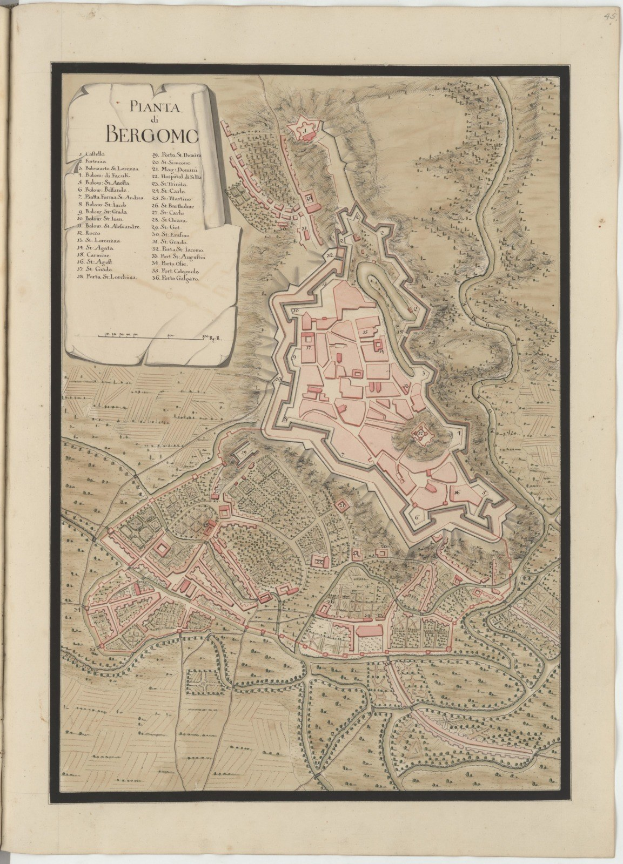 Ein detailliertes altes Buch mit einer Vintage-Karte von Bergamo, Italien, das sichtbare Straßen, Gebäude und Sehenswürdigkeiten zeigt, zusammen mit Texten, die die Bevölkerung, Geschichte und Kultur der Stadt beschreiben.