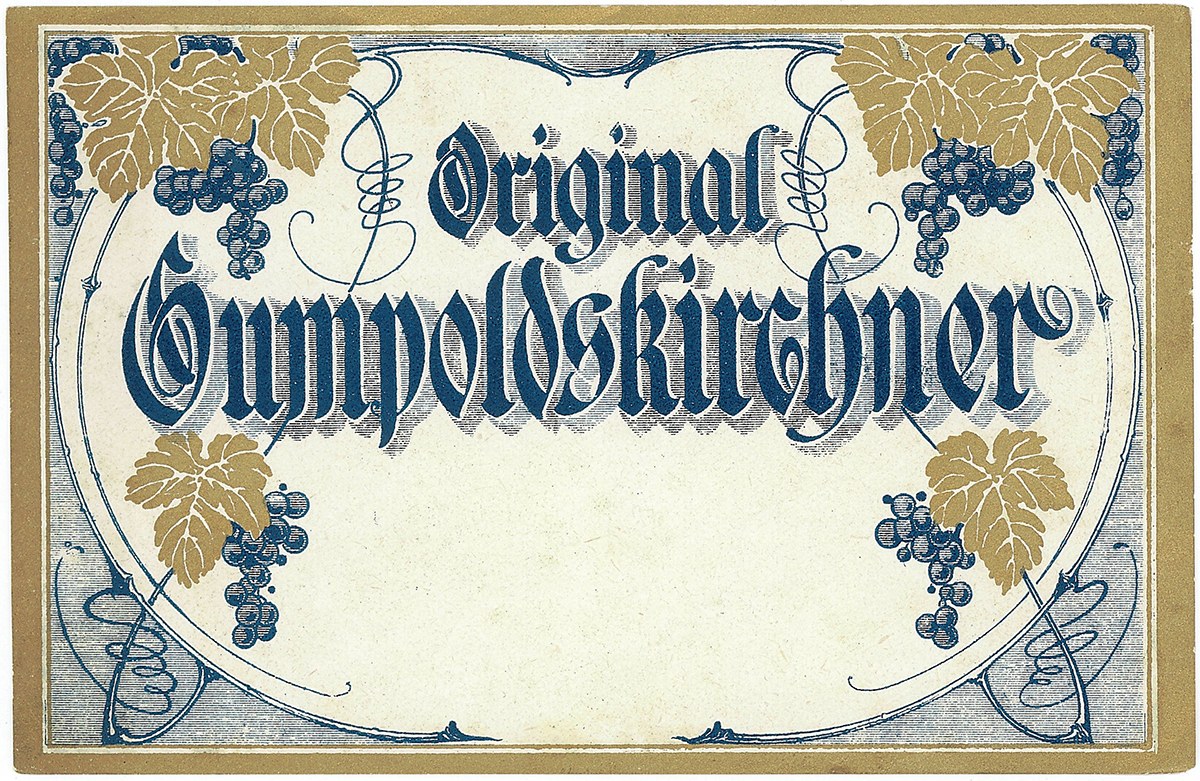 Alte deutsche Weinflasche mit einer Illustration von Trauben und Blättern und Text, der den Wein Typ angibt.