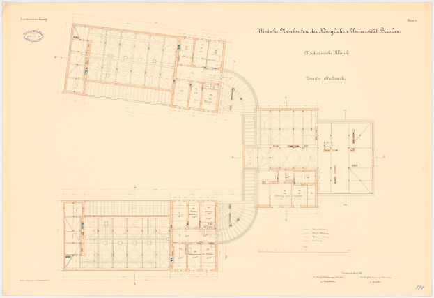 Schwarzes und weißes architektonisches Grundrissbild eines großen Gebäudes mit zahlreichen Räumen, das als Universität Bayern bezeichnet wird, mit detaillierten textuellen und graphischen Anmerkungen.