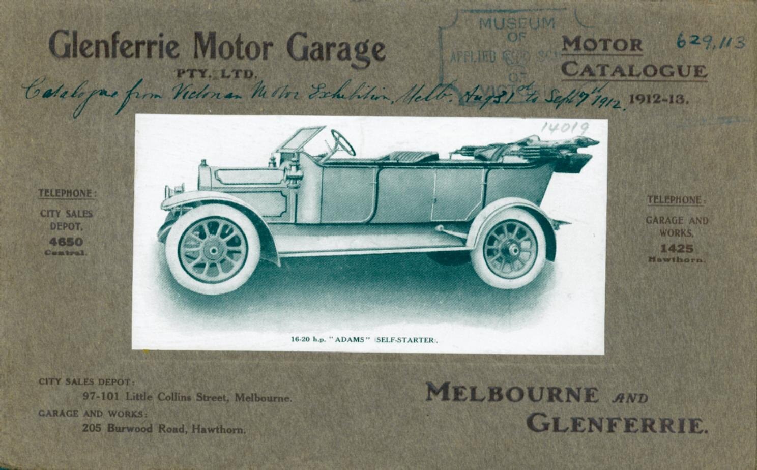 Schwarze und weiße Werbung für ein Auto von Glenferrie Motor Garage, die ein Bild des Autos und beschreibenden Text zu seiner Geschichte zeigt.
